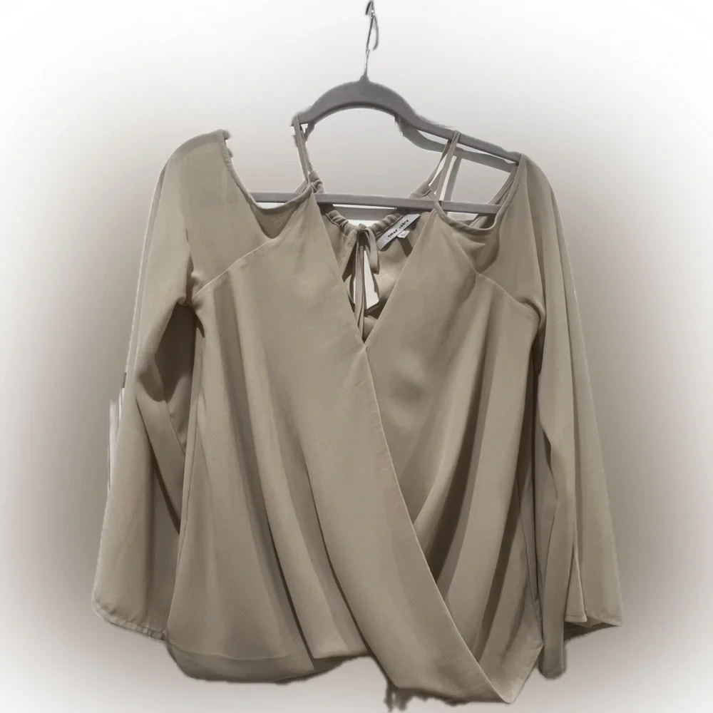 Wrap-Front Open Shoulder - Picture 2 of 13